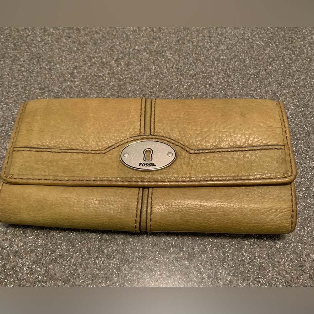 Fossil: Women’s Green Leather Wallet Multi Fold